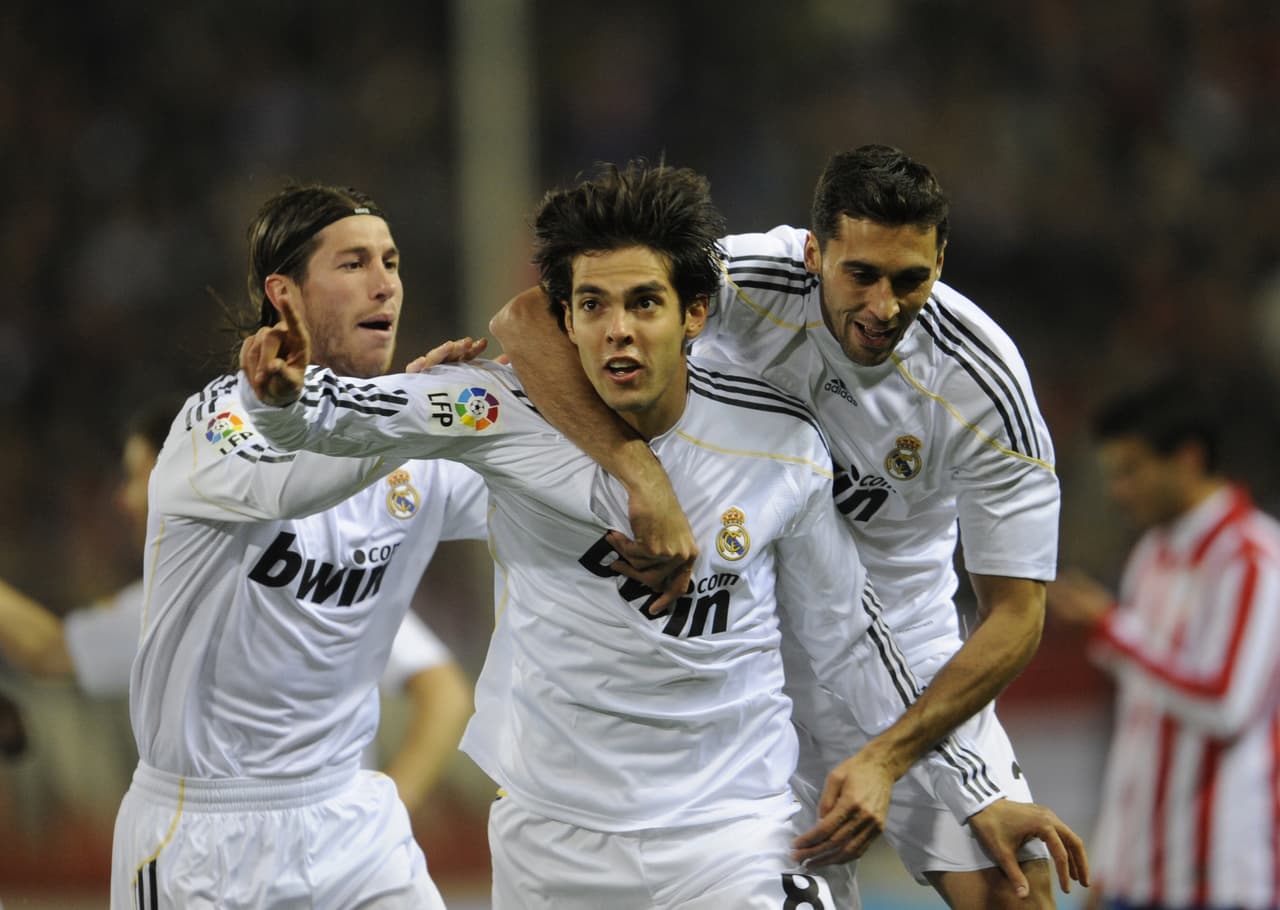 ATM 2 - 3 RM La Liga: Kaká brilló poco con los blancos pero en este partido marcó un golazo que fue la diferencia. Iker Casillas se vestiría de héroe todo el encuentro.