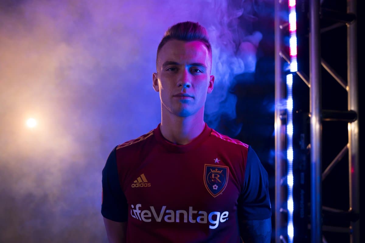 Real Salt Lake volvió a un uniforme más clásico, dejando atrás los más recientes modelos con tintes modernistas.
