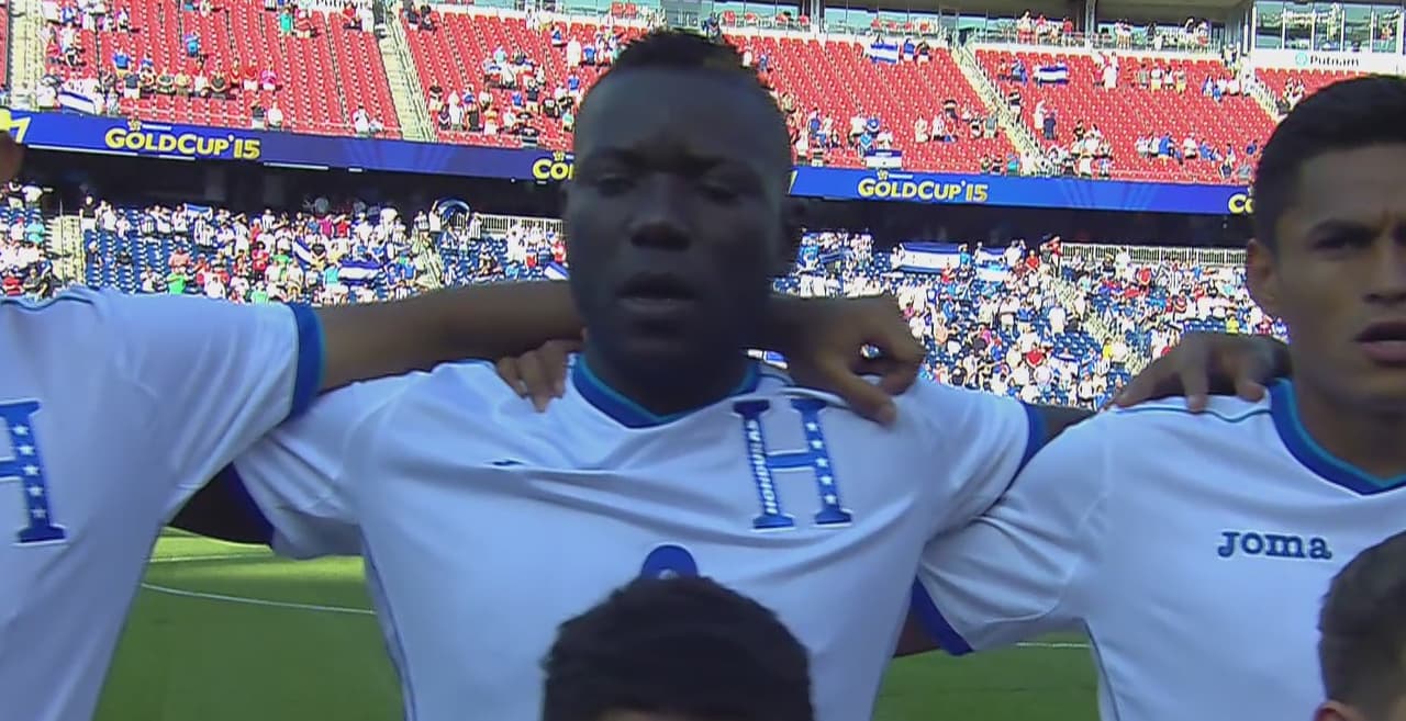 2 Wilmer Crisanto - Al defensa le costó trabajo la velocidad de los panameños. Se le vio desesperado en algunas jugadas y sólo pasados los minutos pudo imponerse. 7