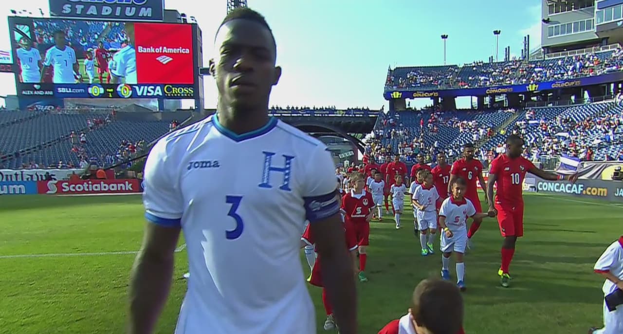 3 Maynor Figueroa - El capitán, como a toda la defensa catracha, se le vio sorprendido por el accionar de los panameños en los primeros minutos. Después recompuso. 7