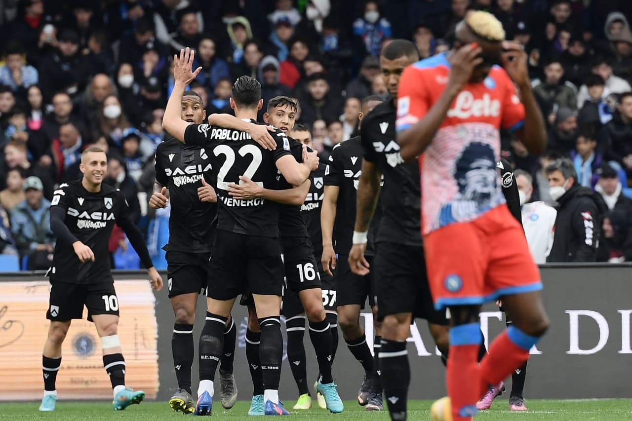 Napoli le remontó 2-1 al Udinese con un doblete de Victor Osimhen en la Jornada 30.