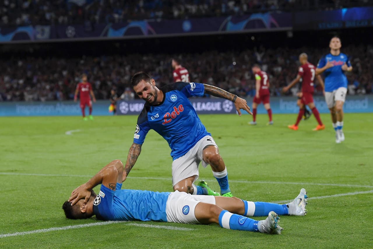 Napoli venció al Liverpool por 4-1 con un doblete de Piotr Zienlinski, así como los tantos de Anguissa y Giovanni Simeone. Hirving Lozano ingresó e la segunda parte, pero no pudo anotar.