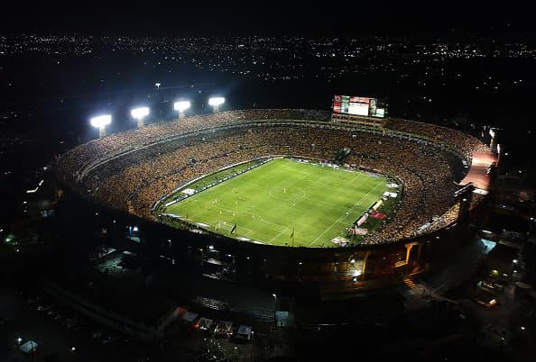 <b>LO PEOR: </b>El Clásico Regio se manchó terriblemente producto de la violencia que se sucitó horas antes del silbatazo inicial.