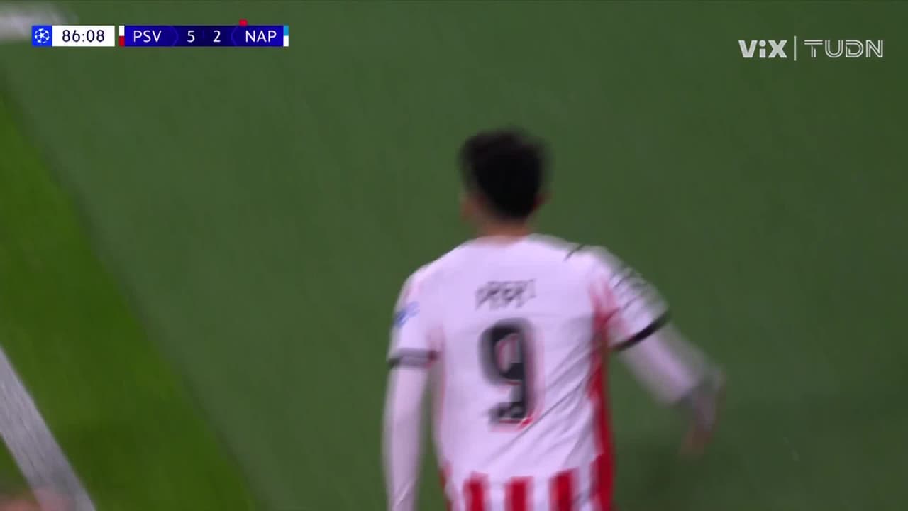 ¡GOL! Pepi remata dentro del área y firma el quinto del PSV ante Napoli