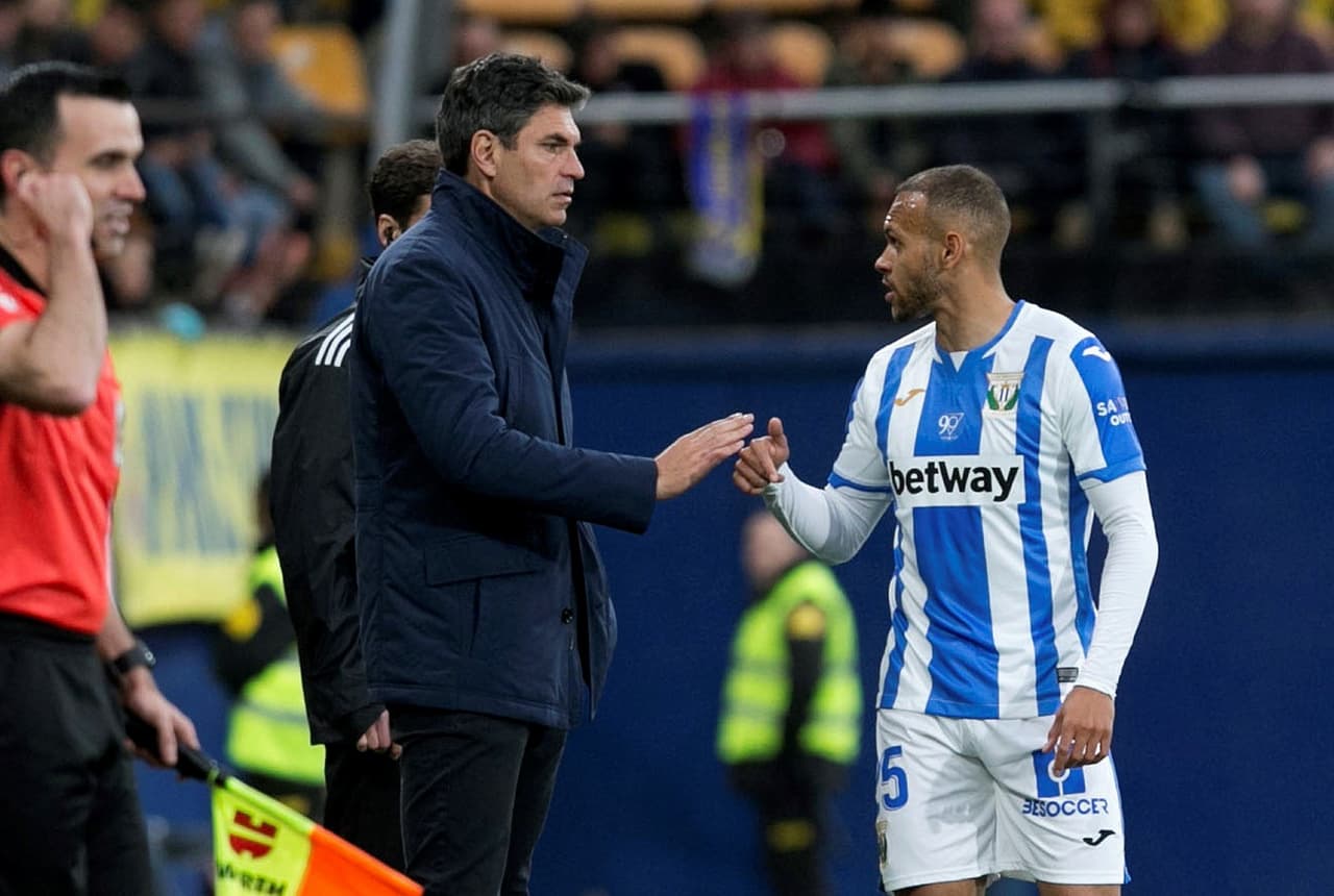 El equipo dirigido por Mauricio Pellegrino descontó al minuto 43 del segundo tiempo por medio de penalti de Nabil El Zhar, pero no fue suficiente. Reyes vio el partido desde la banca.