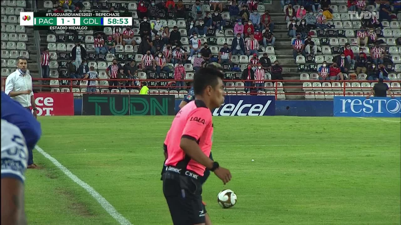 ¡TIRO ATAJADO! disparo por Carlos Antuna.