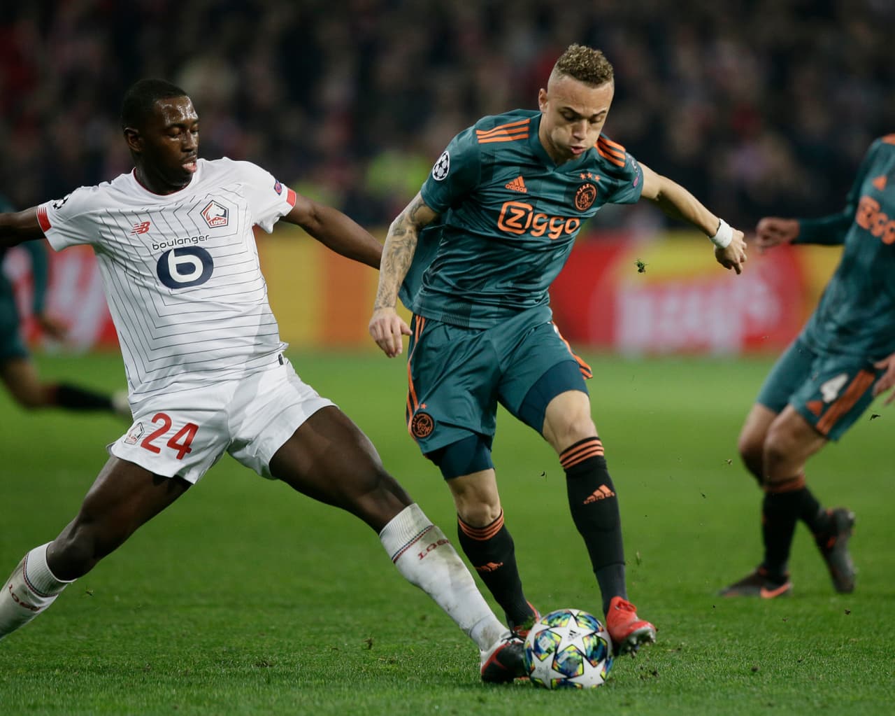 Con goles de Hakim Ziyech y Quincy Promes, el Ajax se impone 0-2 al Lille. El mexicano Edson Álvarez entró de cambio al medio tiempo por Noussair Mazraoui.