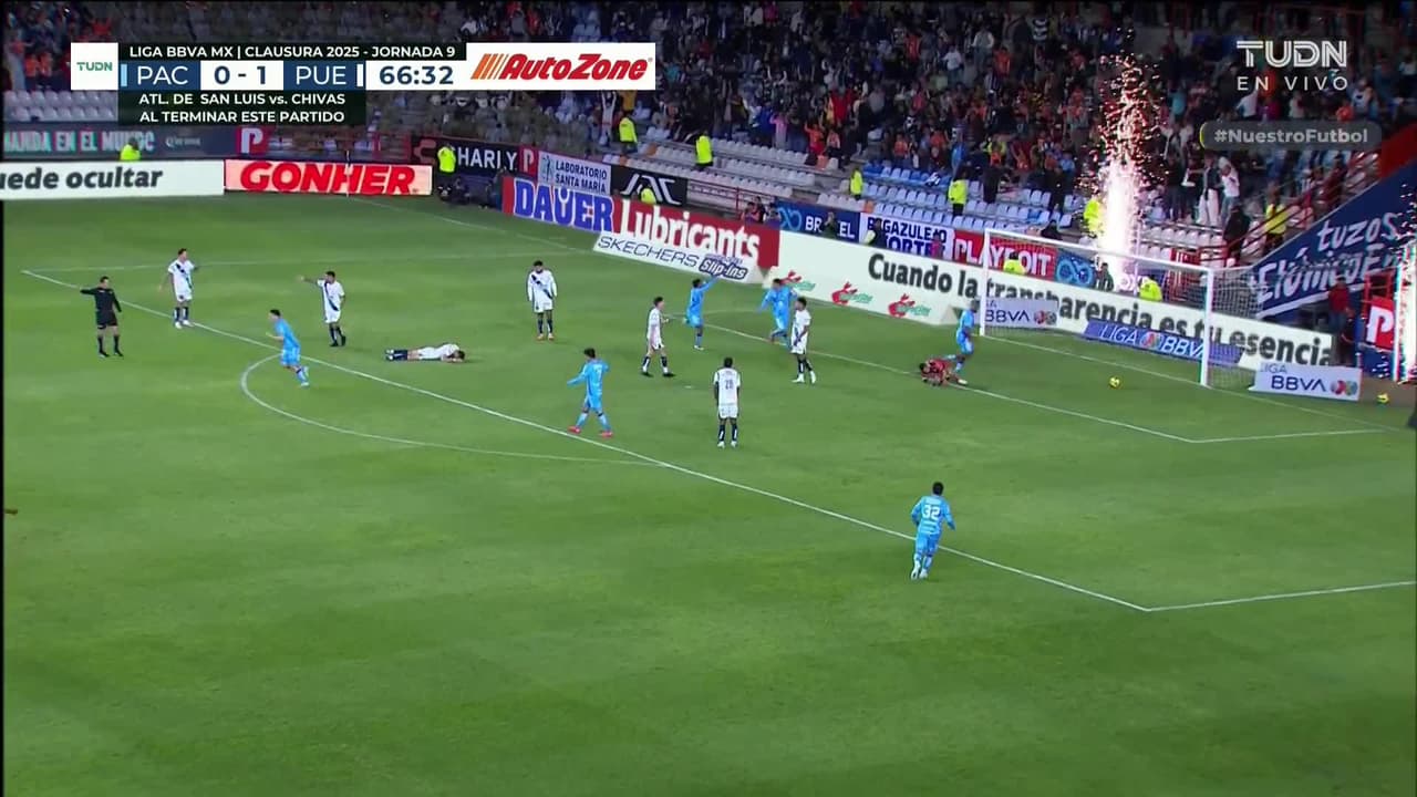 ¡GOOOL! John Kennedy anota para Pachuca.