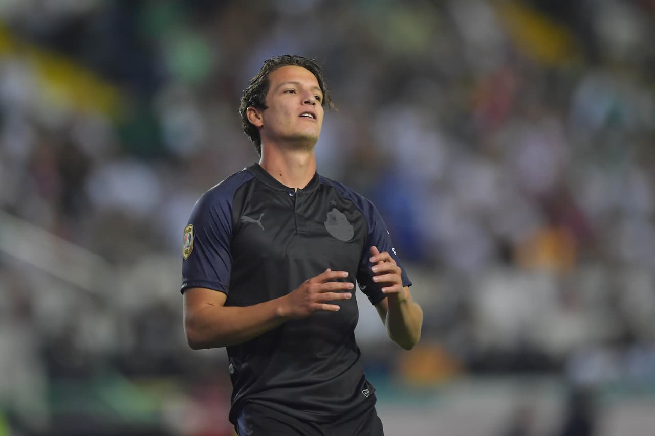 Parece inminente la salida de Carlos Fierro de Chivas de Guadalajara y su futuro podría estar en Cruz Azul.