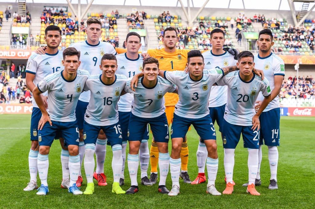 En medio de la crisis de la selección mayor, la selección Argentina Sub-20 ha sacado la cara con un buen rendimiento en la Fase de Grupos.
