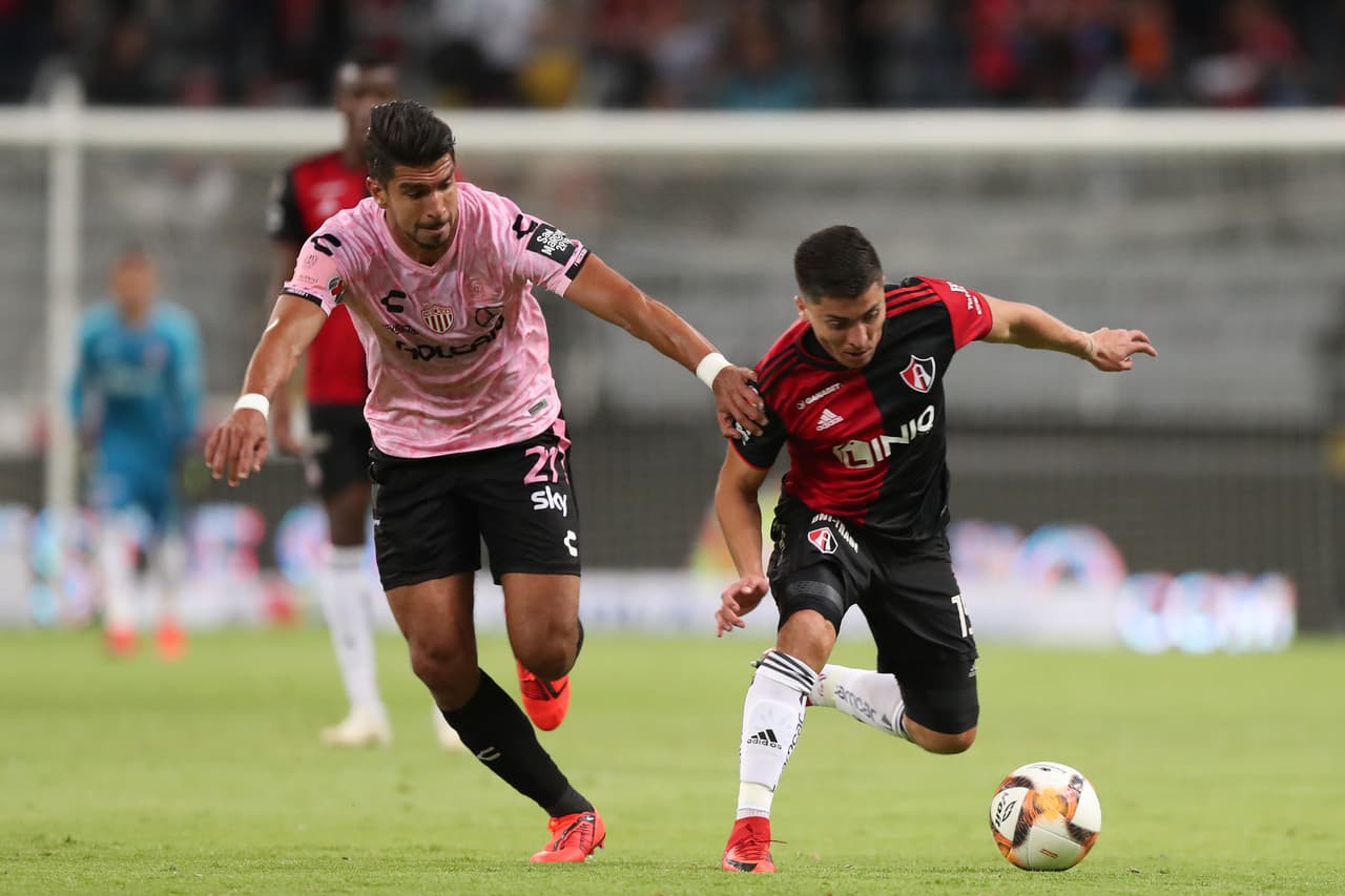 Al medio tiempo el partido se mantenía 0-1 con ventaja para los visitantes.
