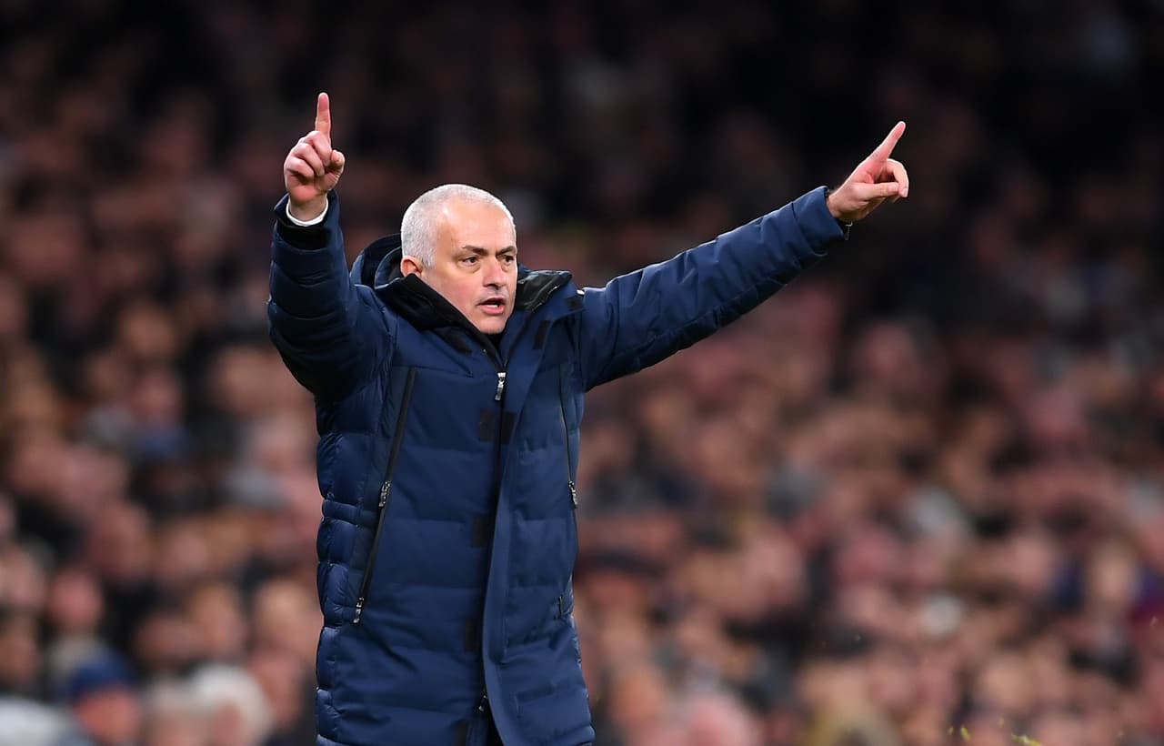 A Mourinho no le hicieron caso ni los árbitros, ni los jugadores, todos desesperaron mantuvieron ansioso al DT.