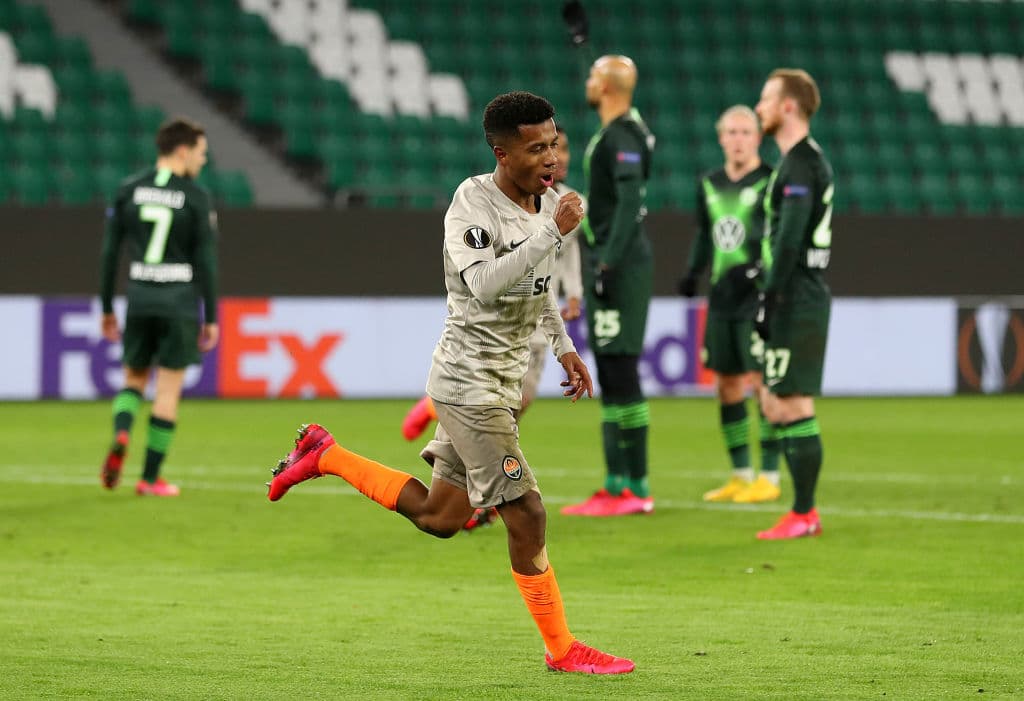 Shakhtar Donetsk vs Wolfsburg. Los ucranianos fueron a Alemania, sin miedo, y le pegaron al Wolfsburg 2-1 con goles de Júnior Moraes y Marcos Antonio. Todo indica que el Shakhtar estará en la siguiente ronda, pero habrá que esperar.