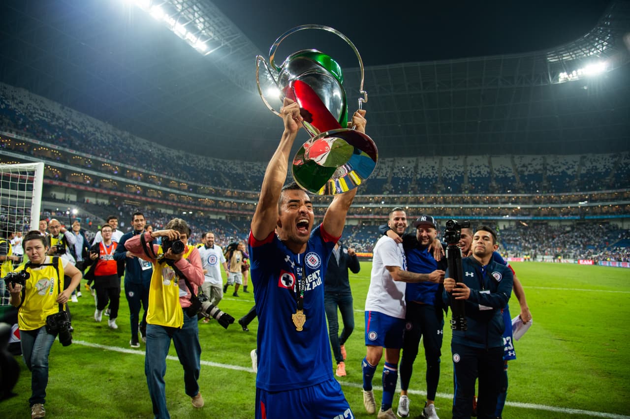 Adrián Aldrete ya fue campeón de la Copa MX con Cruz Azul, con el que espera también levantar el trofeo de la Liga MX para pasar de ser un verdugo en el pasado a un jugador histórico en el club.