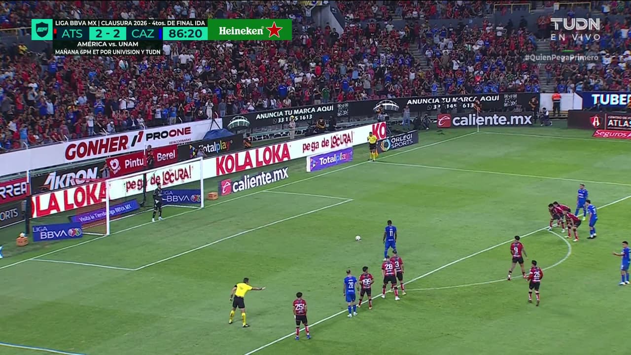 ¡GOL!  anota para Cruz Azul. Christian Ebere