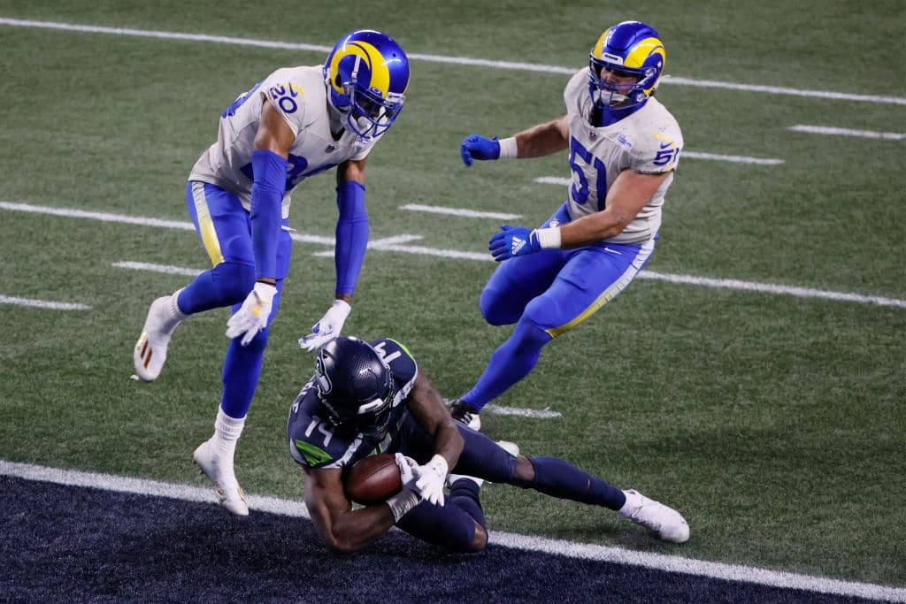 El cuadro angelino consiguió su pase a la ronda divisional tras vencer 30-20 a los de Seattle. | Russell Wilson poco pudo hacer con las deficiencias de la línea ofensiva contrastada con la poderosa defensiva de los Rams.