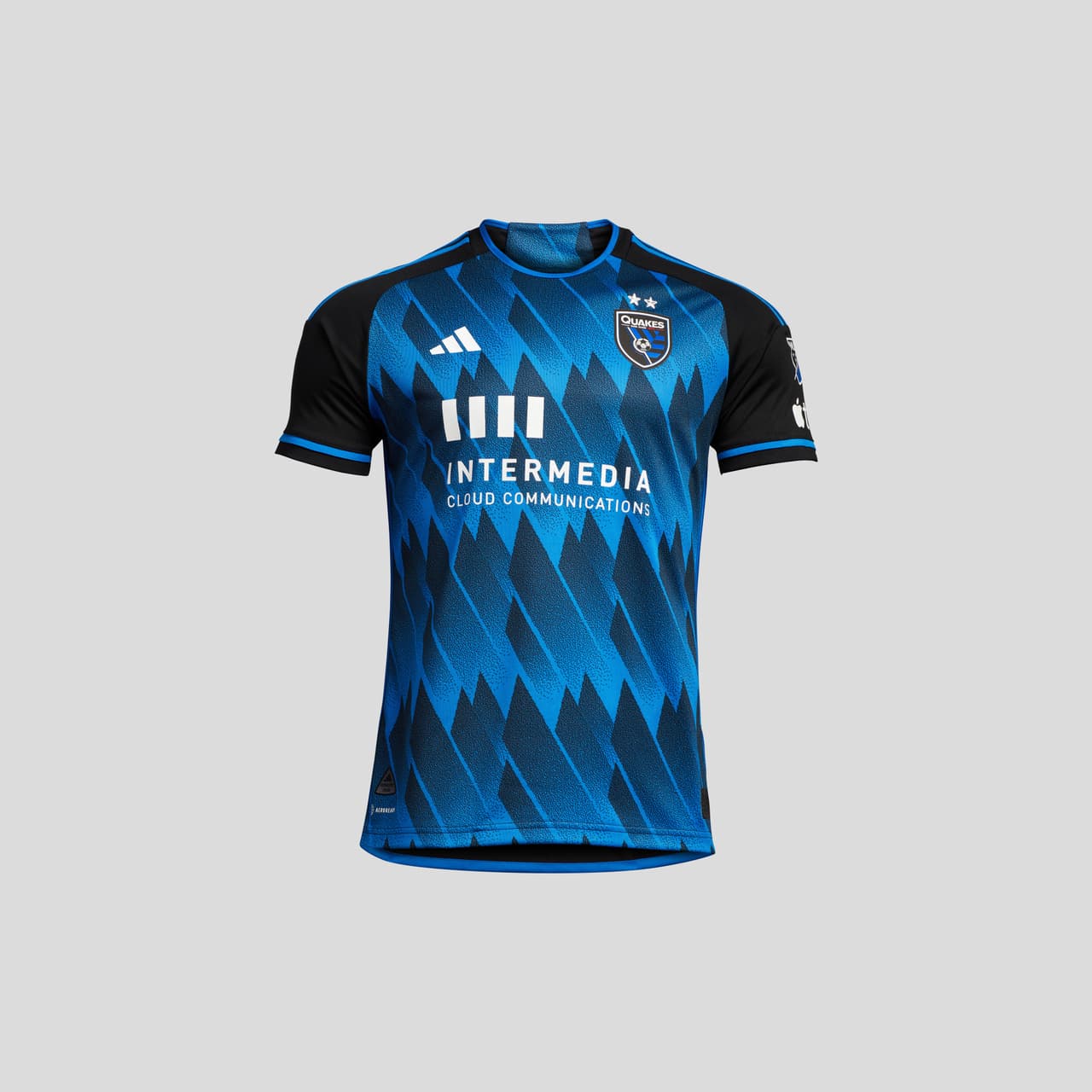 La nueva casaca principal de San Jose Earthquakes mueve el piso.