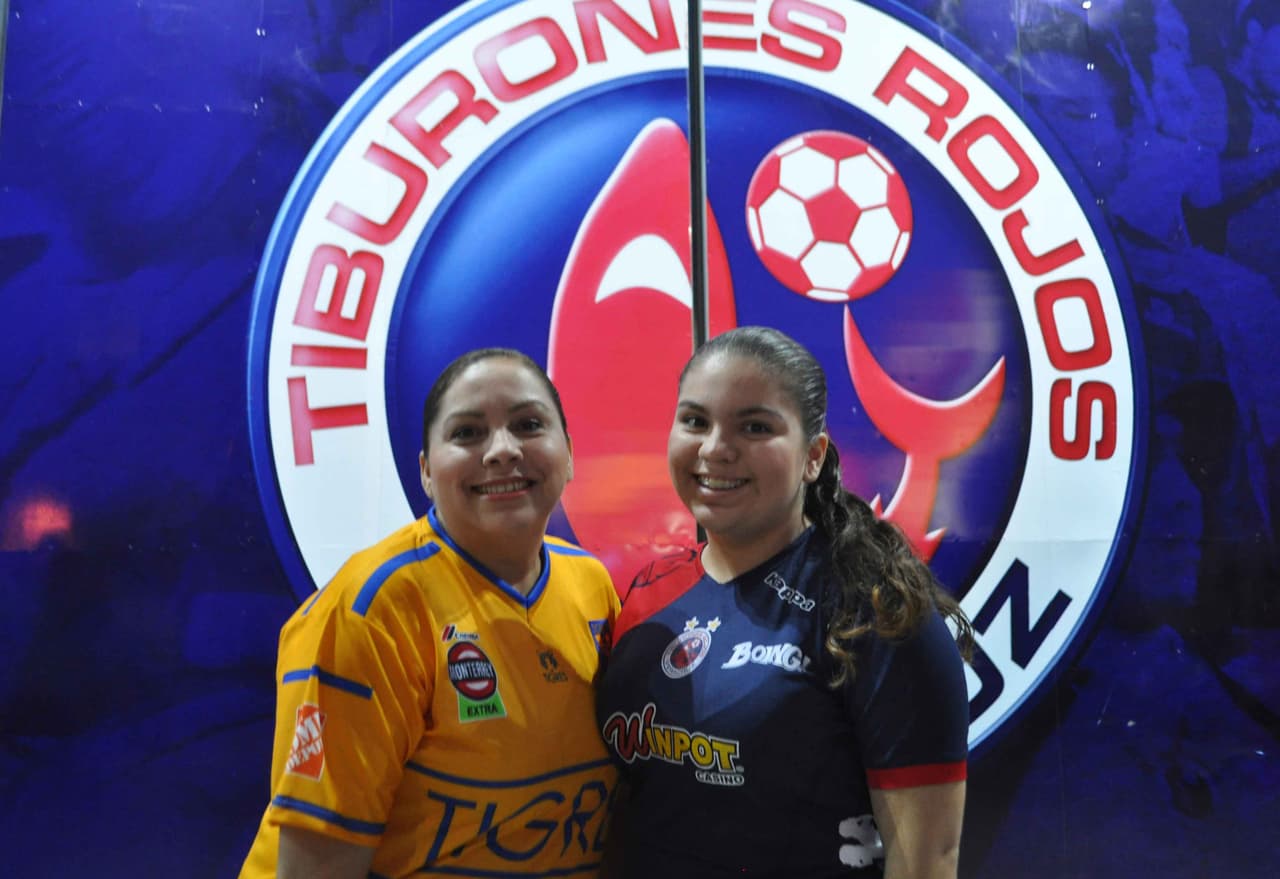 El colorido de la afición en la Jornada 16