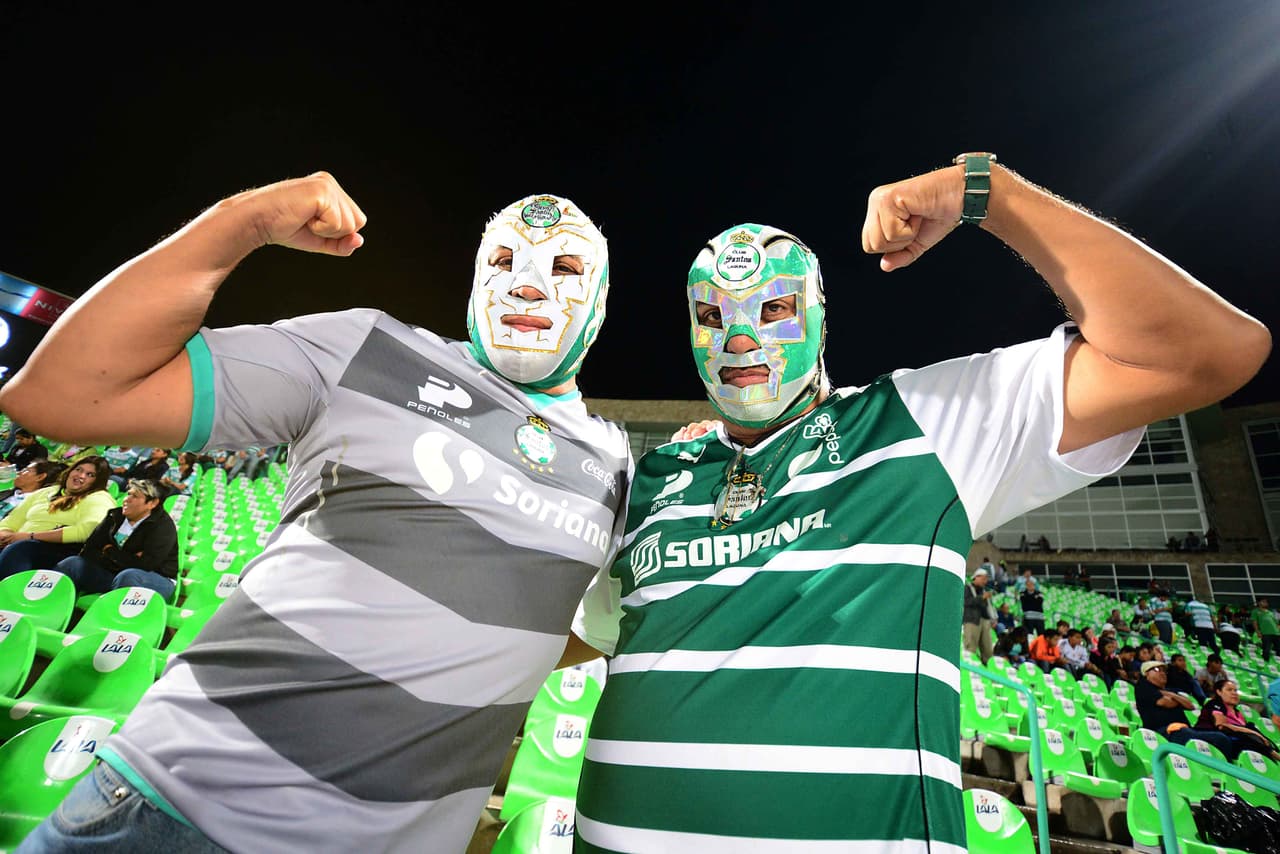 El colorido de la afición en la Jornada 16