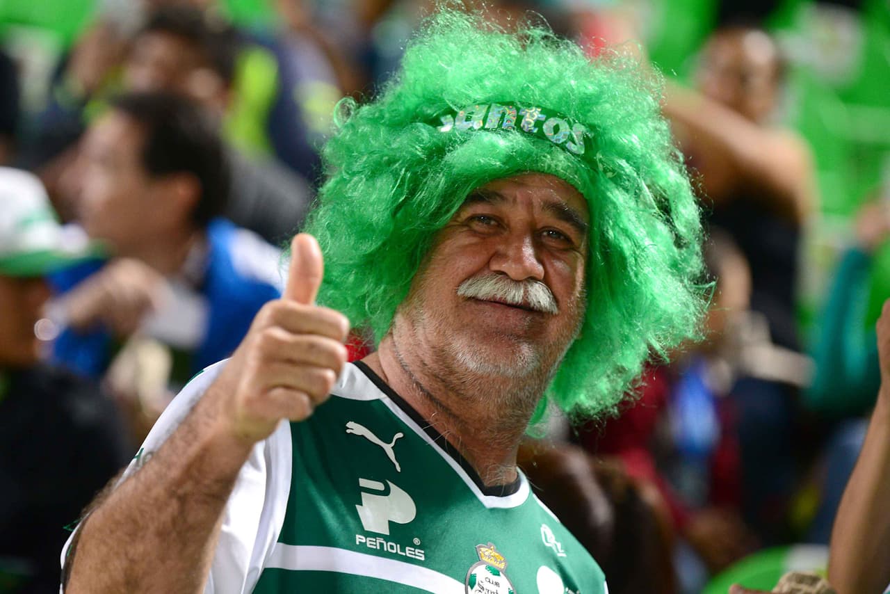 El colorido de la afición en la Jornada 16