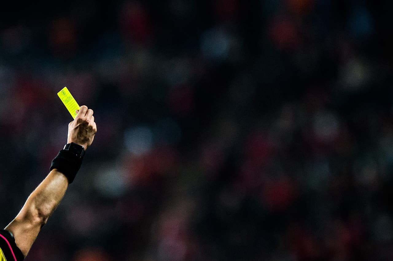 A pesar de no tener el mismo impacto mundial ni haber incidido en el resultado, la agresión de Michael Orozco contra Hirving Lozano en el partido Xolos-Pachuca fue otro castigo tibio a una agresión, que para este caso apenas fue sancionado con tarjeta amarilla.