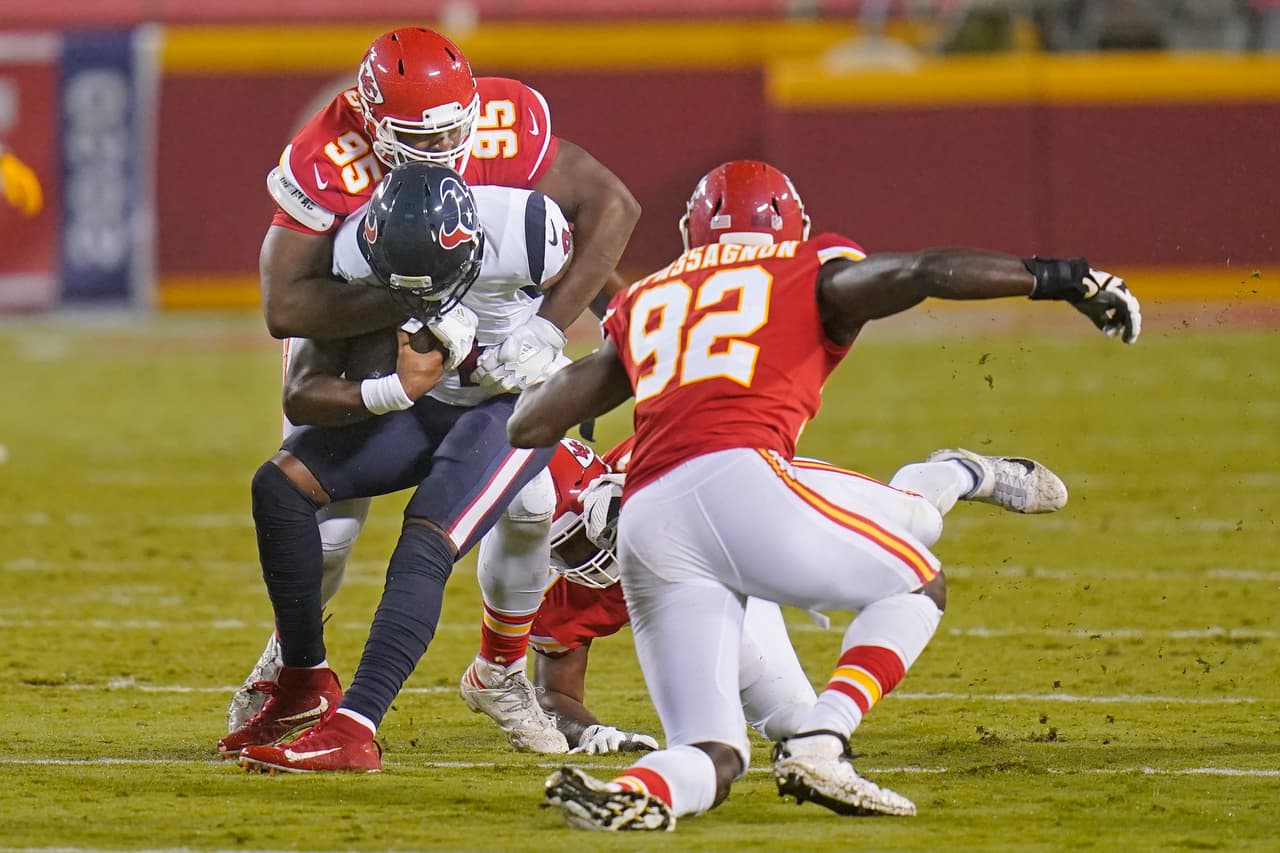 La defensa de los Chiefs no se cansan y maltratan al QB de los Texans