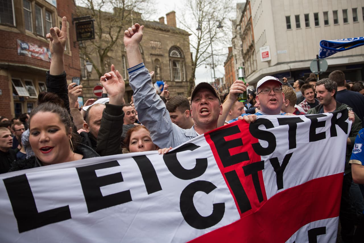 Los festejos habían comenzado un día antes luego del empate entre Manchester United vs Leicester, los aficionados sabían que ese resultado los ponía muy cerca del título. Desde Talinadia hasta Inglaterra se celebra.