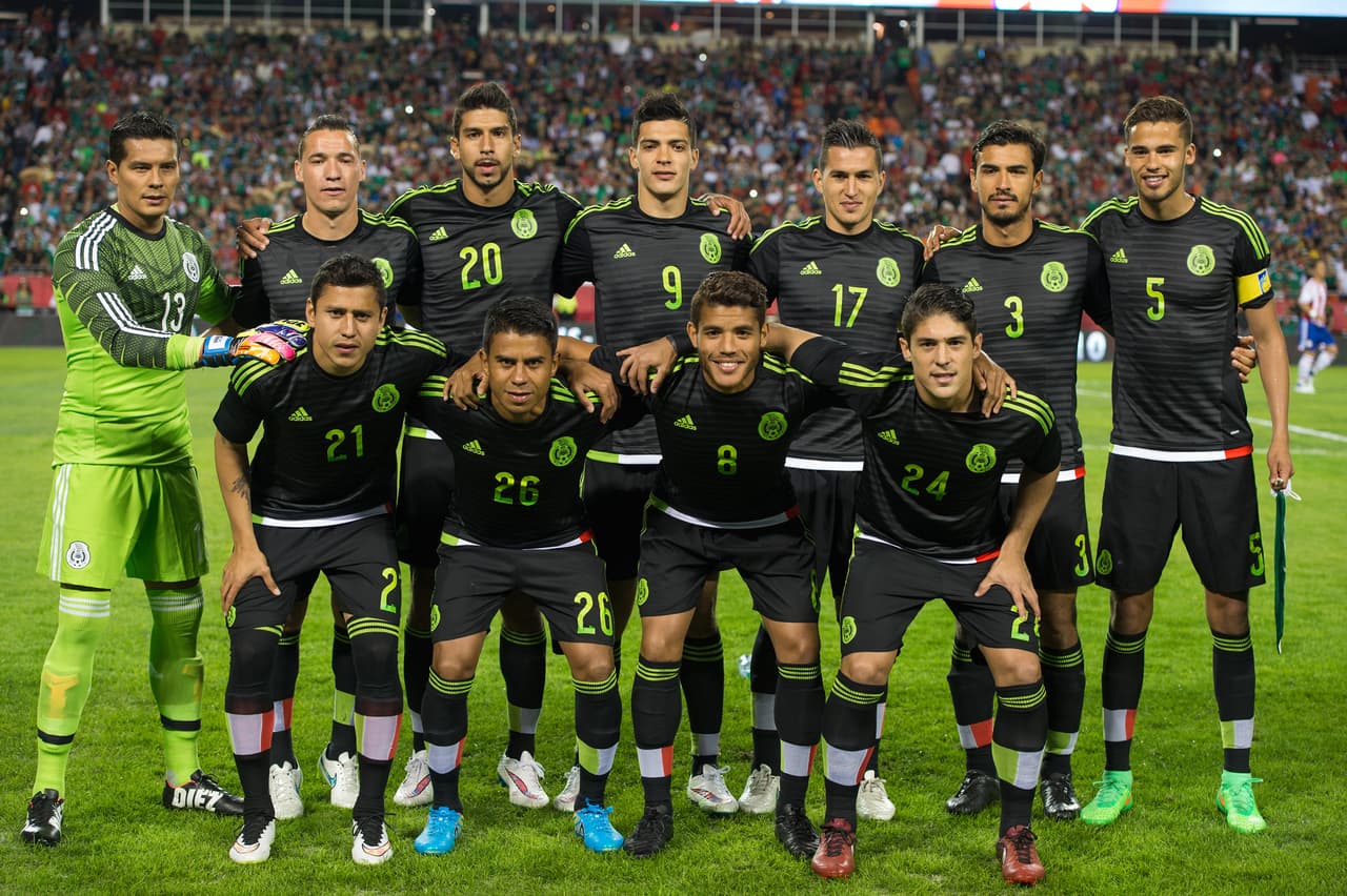 En 2015 se utiliza la misma versión que el 2014 pero en color negro, resalta el verde y rojo fluorescente.