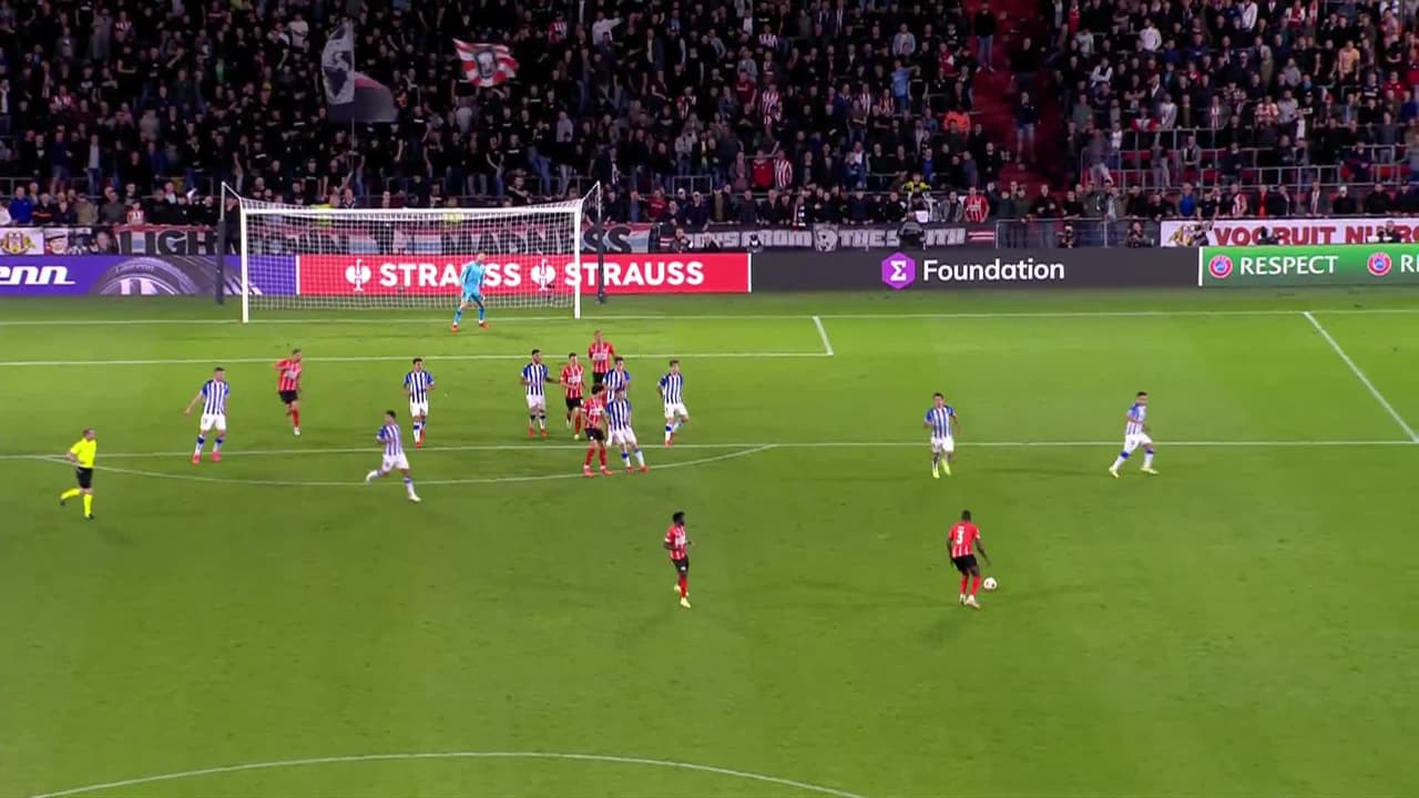 ¡TIRO ATAJADO! disparo por Mikel Oyarzabal.