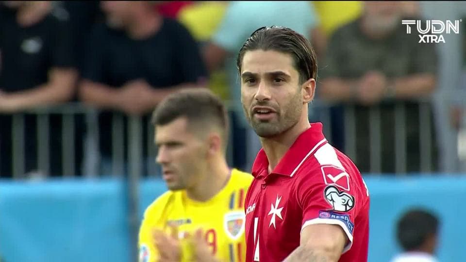 Arranca el partido y la pelota está en juego.