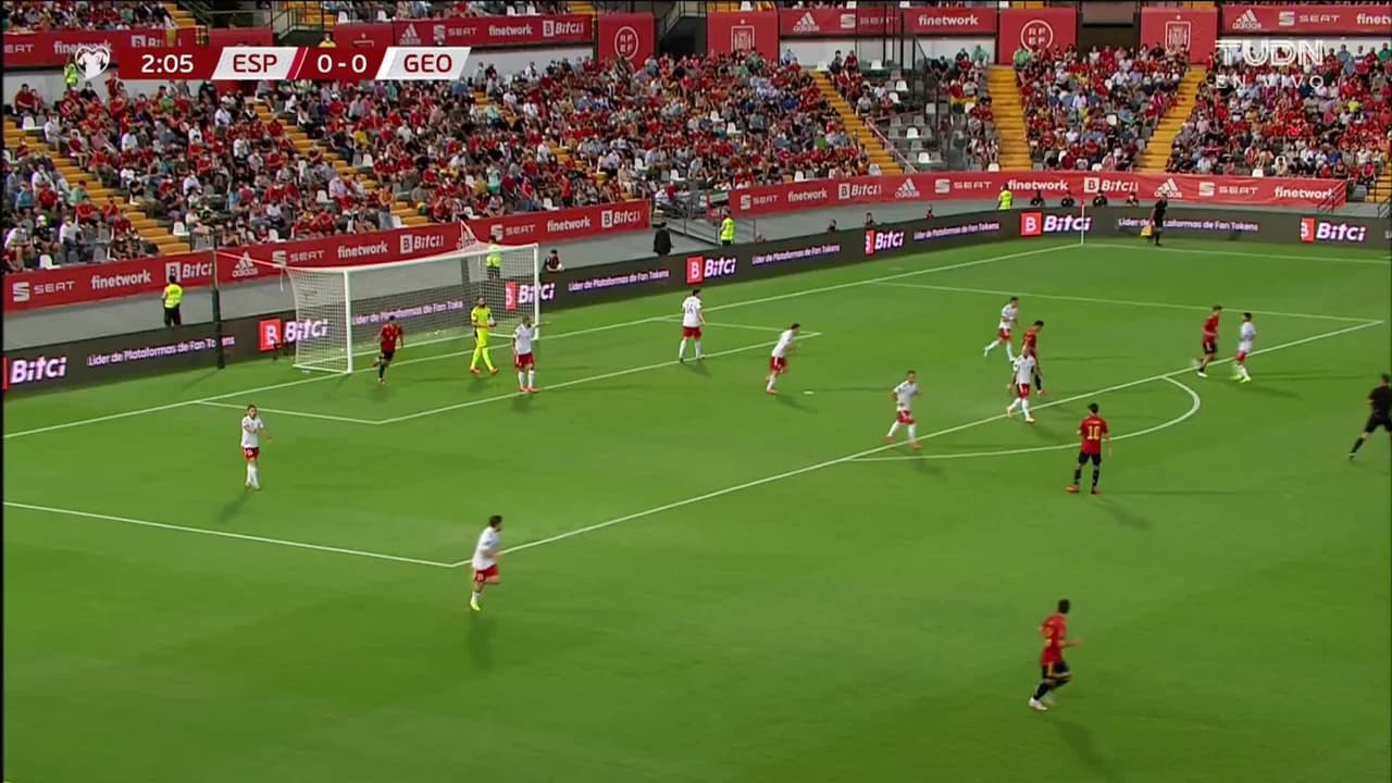 ¡TIRO ATAJADO! disparo por Ferran Torres.