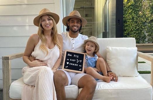 Carlos Vela espera a su segundo hijo en cuarentena 