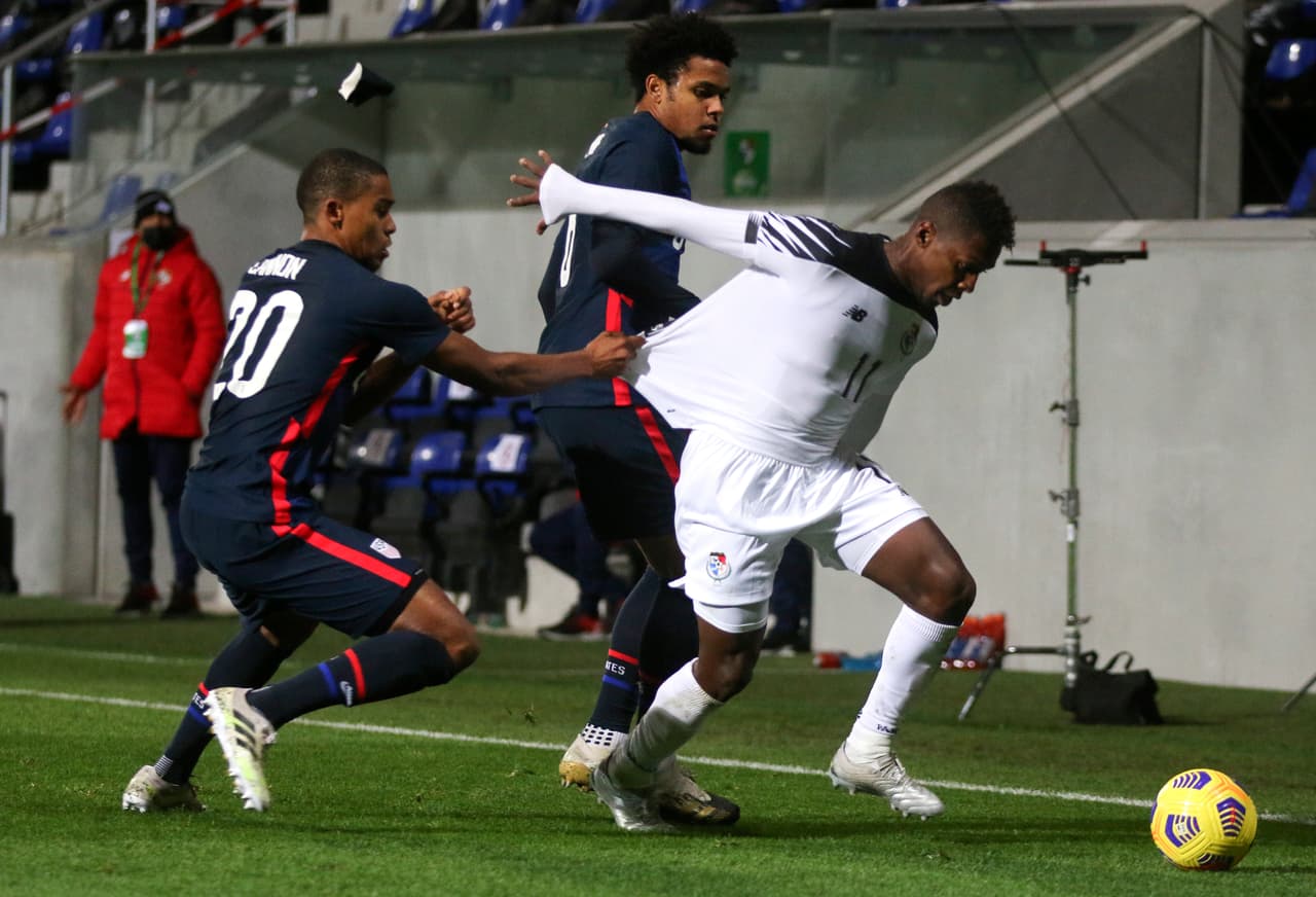 Estados Unidos se impone ante Panamá 6-2 en partido internacional amistoso FIFA. Gio Reyna se encargó de abrir marcador para la escuadra de las barras y las estrellas, posteriormente cayó el doblete de Nicholas Giaocchini, mientras que Sebastián Lletget sum´o uno más y Sebastián Soto otro par. José Fajardo marcó dos goles para los panameños,