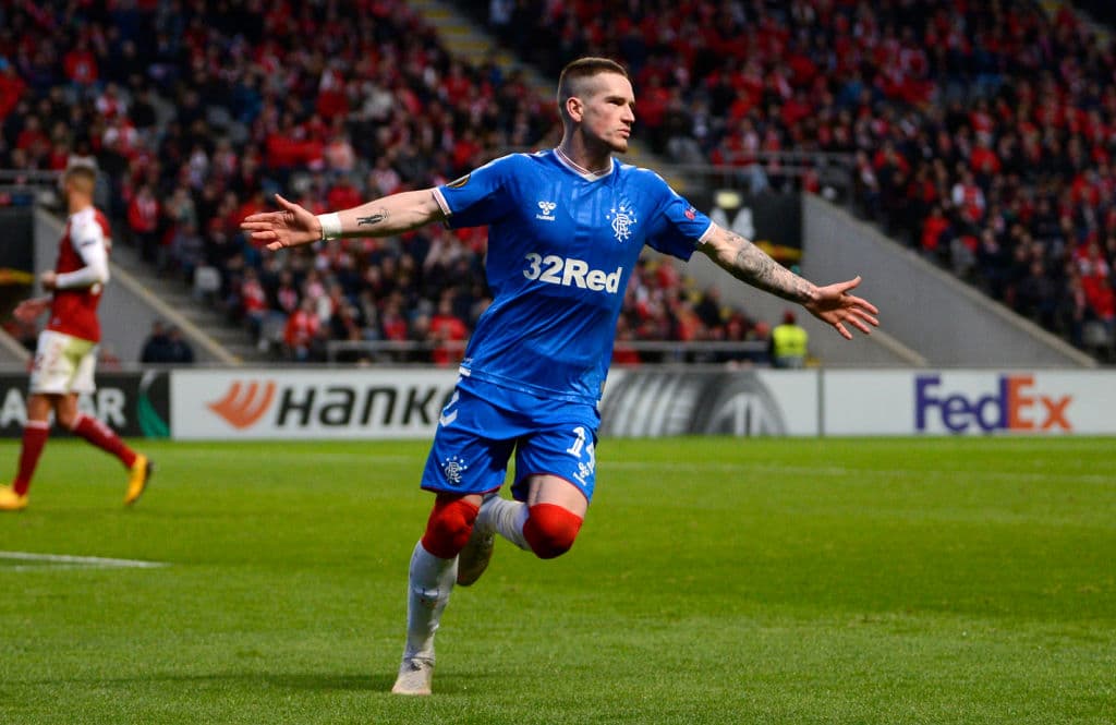 Zapatazo cruzado, pegado al poste de Ryan Kent para abrir el marcador y darle tranquilidad al Rangers.