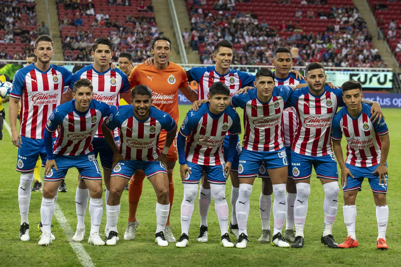 Chivas sufrió en los minutos finales pero logró sacar la victoria 3-2 ante Querétaro.