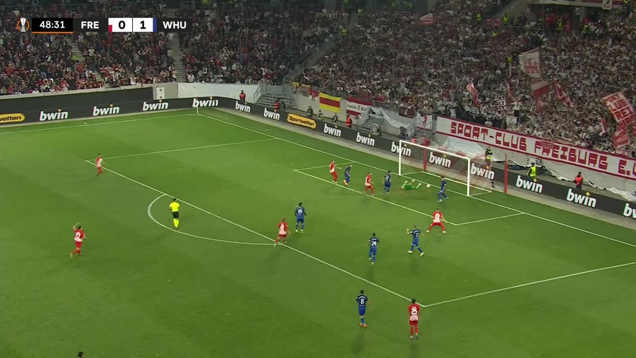 ¡TIRO ATAJADO! disparo por Roland Sallai.