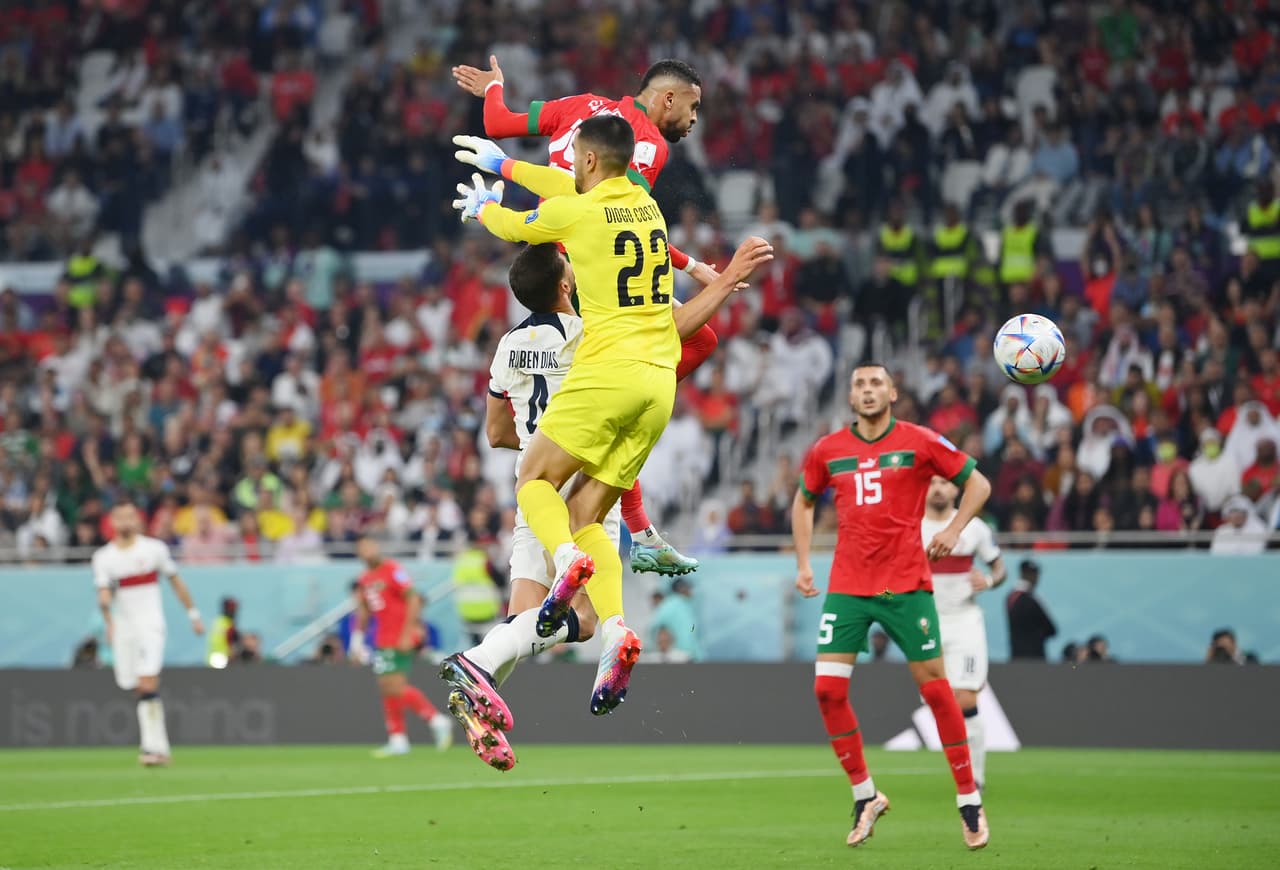 Marruecos derrotó 1-0 a Portugal con gol de Youssef En-Nesyri en el Estadio Al Thumama para convertirse en la primera selección africana en Semifinales en una Copa del Mundo.