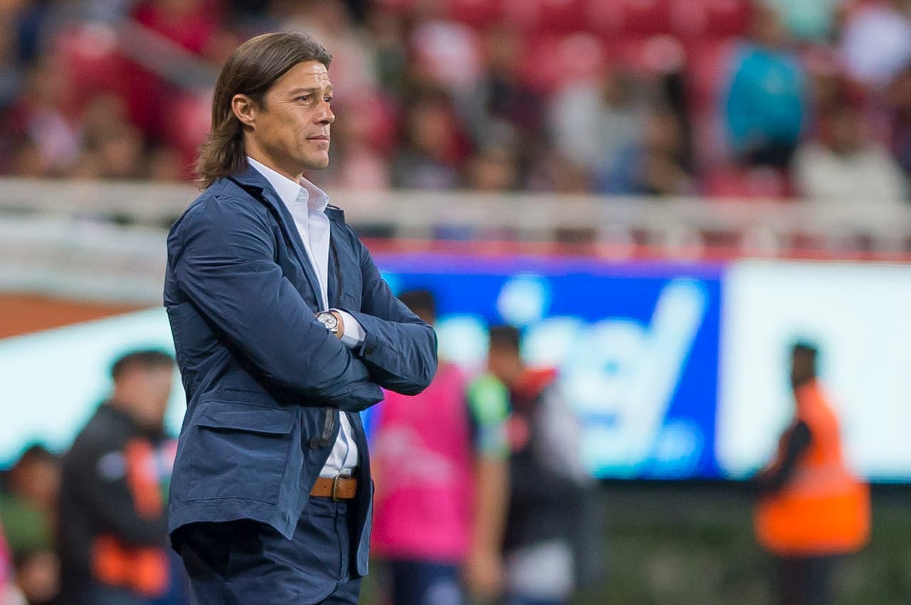 El técnico Matyas Almeyda vio cómo su equipo se relajó y cedió el empate al final del juego, al minuto 45, tras anotación de Ever Guzmán. Sorpresa absoluta.