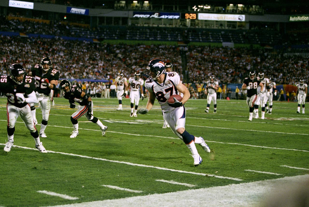 SUPER BOWL XXXIII. Un año después repitieron el título, victoria 34 - 19 sobre Atlanta Falcons en el adiós a John Elway.