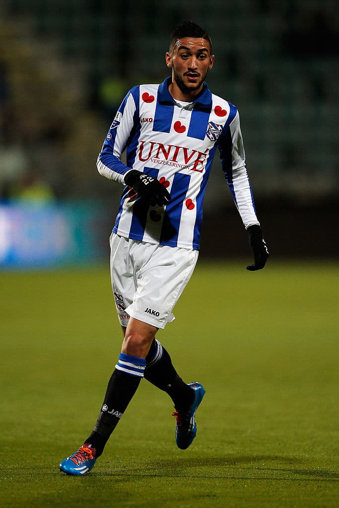 Hakim Ziyech Dronten es un futbolista neerlandés-marroquí que nació en Flevoland, Holanda, el 19 de marzo de 1993.
<br>