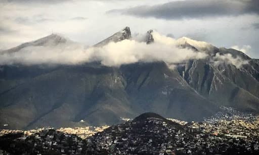 <b>7.- Lo primero que piensa con la palabra... Cerro de la Silla</b>
<br>"Ciudad", comentó. Como bien sabemos, estas montañas son un gran referente del Estado de Nuevo León.