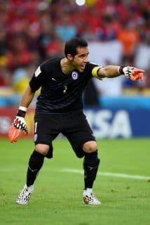 Claudio Bravo será jugador del Barcelona por 4 años.