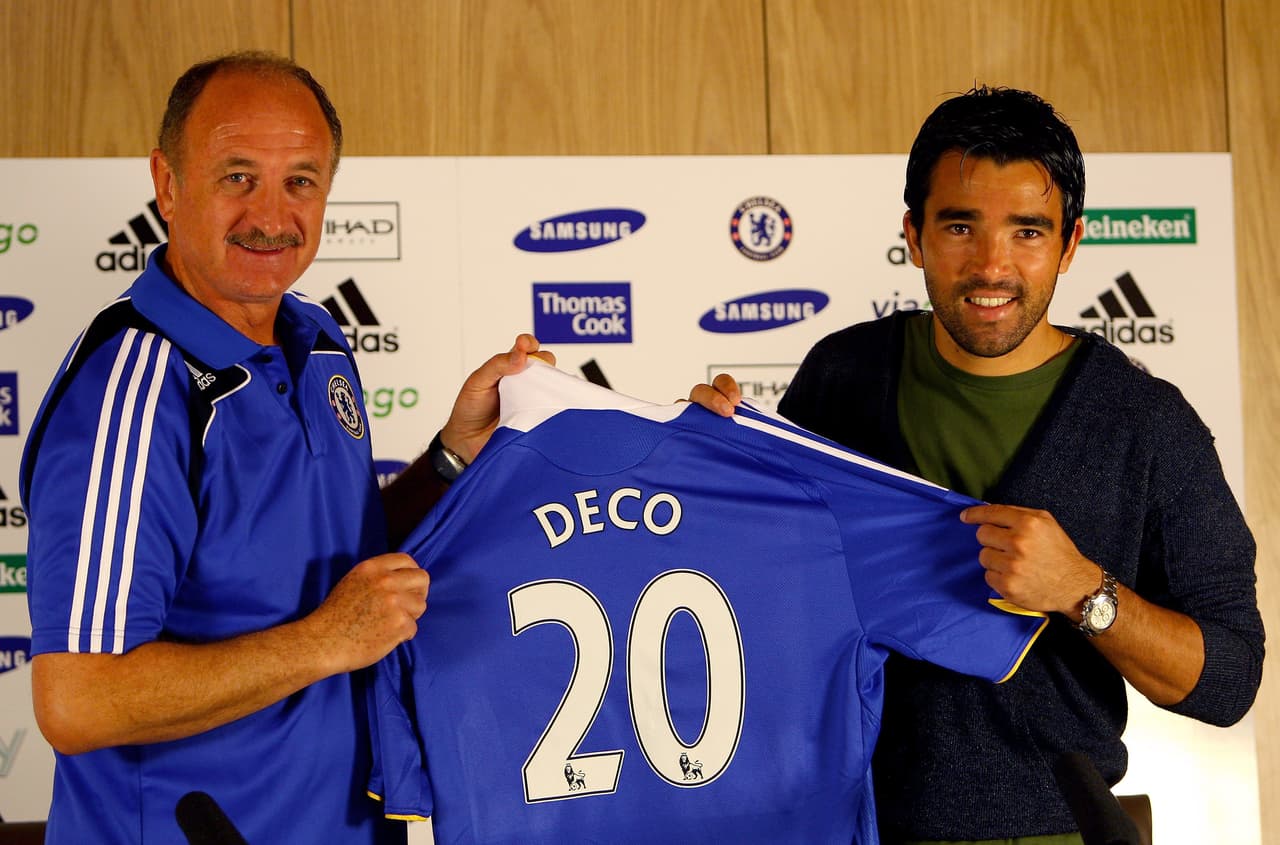 En julio de 2008 se consumó su llegada al futbol inglés, al que arribó con 31 años, aunque aún fue importante.