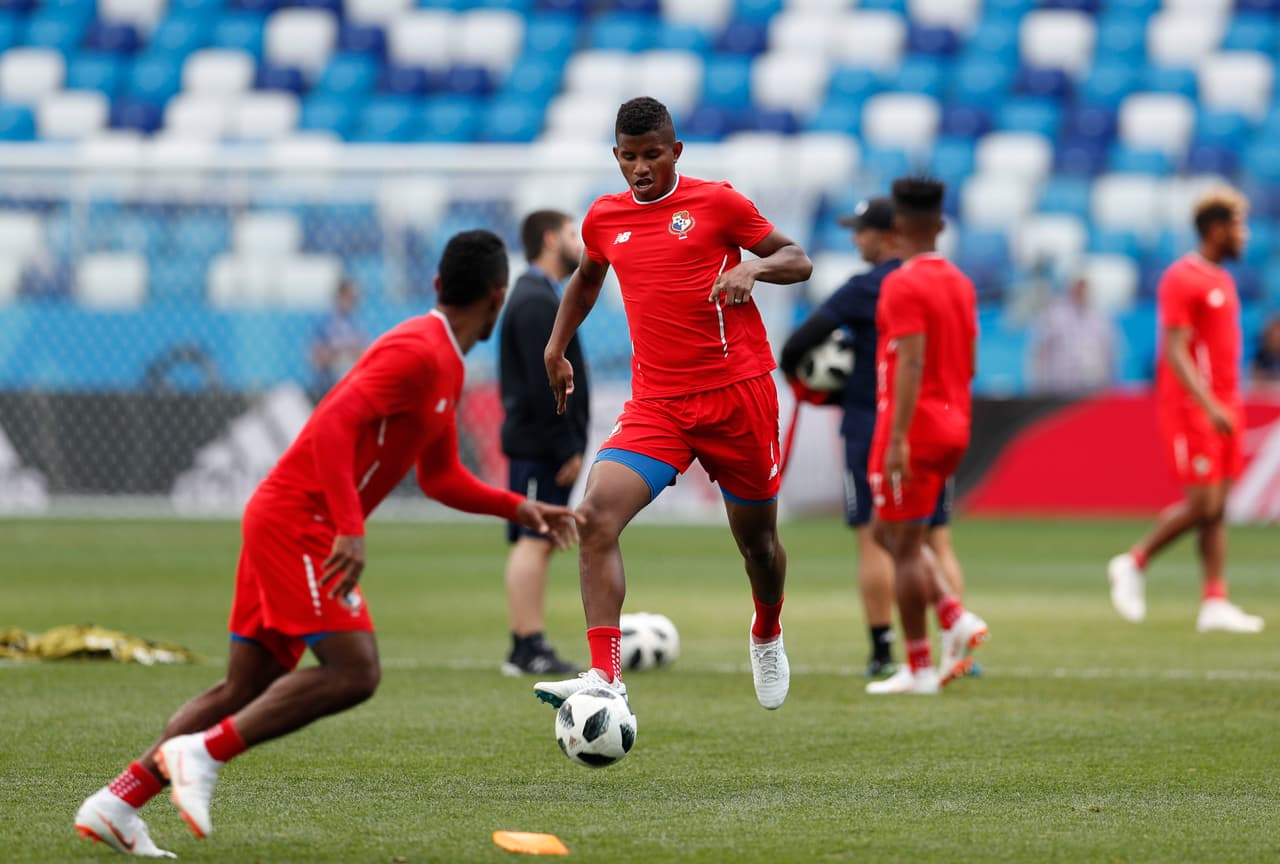 Sin reportes en el departamento médico, los Canaleros reconocieron el estado del campo del estadio sede del partido.