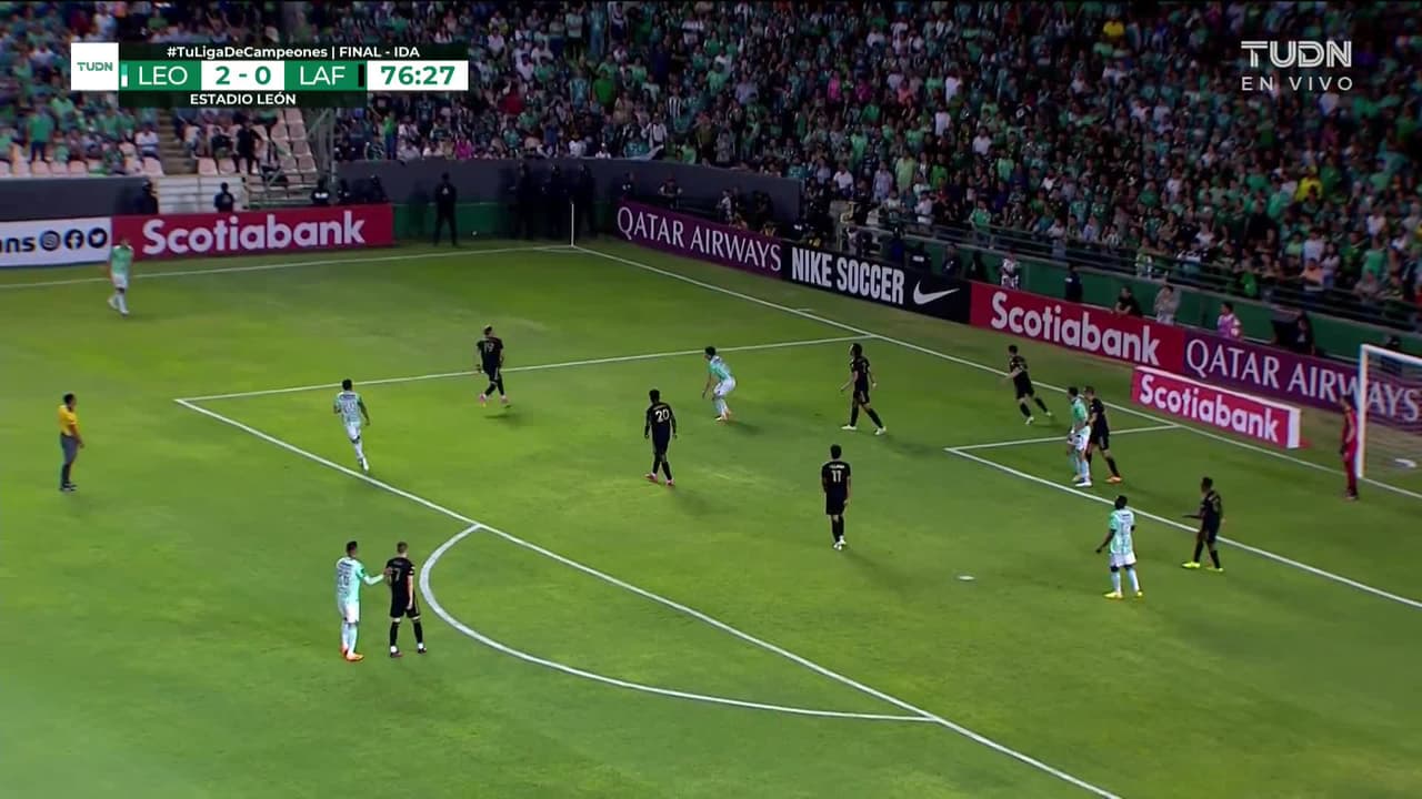 ¡TIRO ATAJADO! disparo por Joel Campbell.