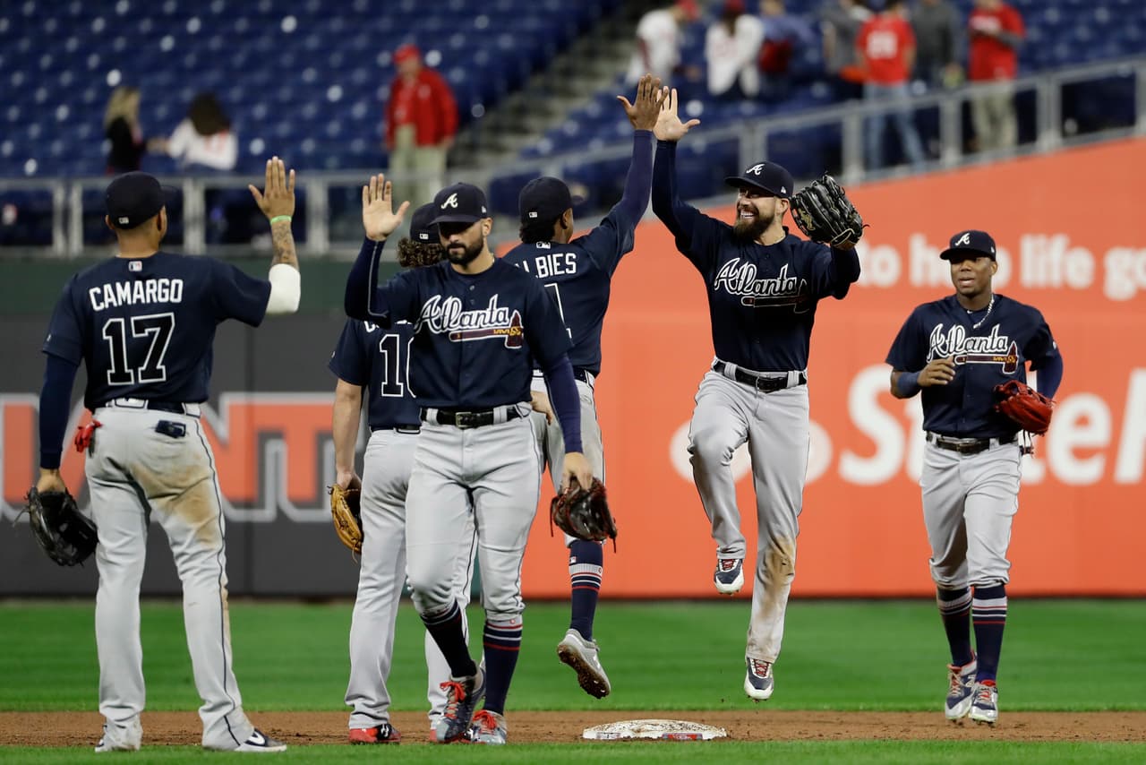 Los campeones del Este de la Liga Nacional los Atlanta Braves viajan a Dodger Stadium para enfrentar a los monarcas del Oeste del Viejo Circuito, los Dodgers de Los Ángeles en la serie divisional.