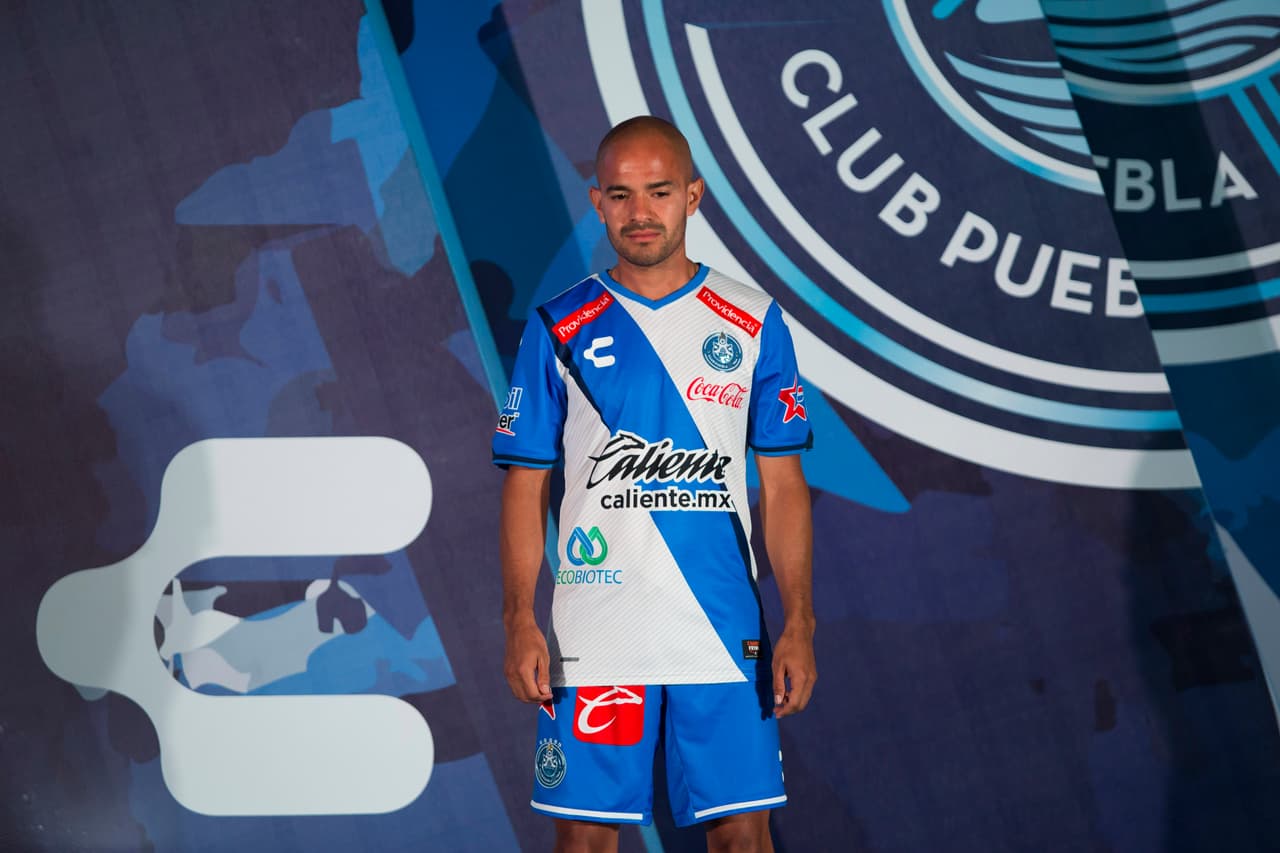 Con sus colores tradicionales, Puebla hizo la presentación oficial y así se convirtió en el último equipo que mostró su playera para la próxima temporada de la Liga MX.