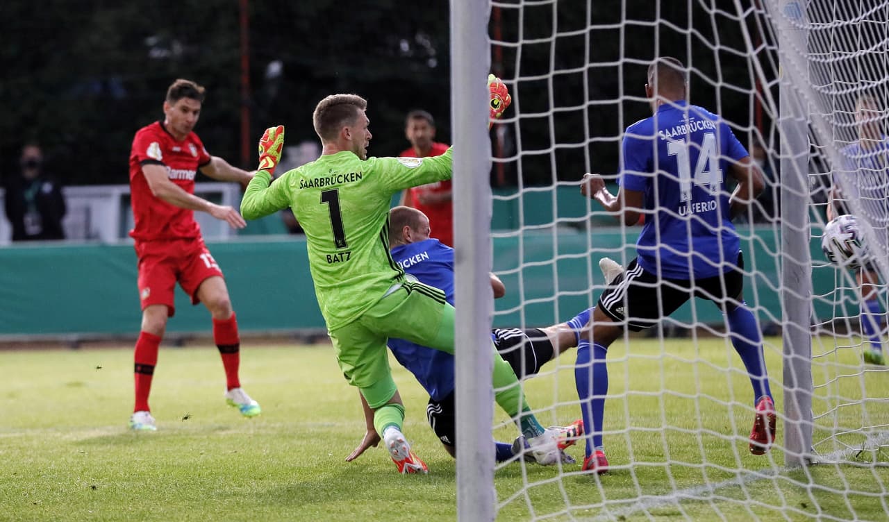 Aunque el FC Saarbruecken intentó hacer frente al Bayer Leverkusen, la voluntad no fue lo suficiente y cayeron en las semifinales de la Pokal.
