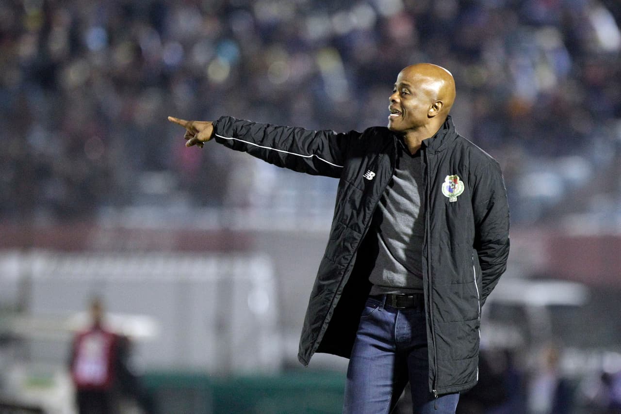 Julio Dely Valdéz planteó un juego defensivo y no obtuvo un buen resultado su selección.