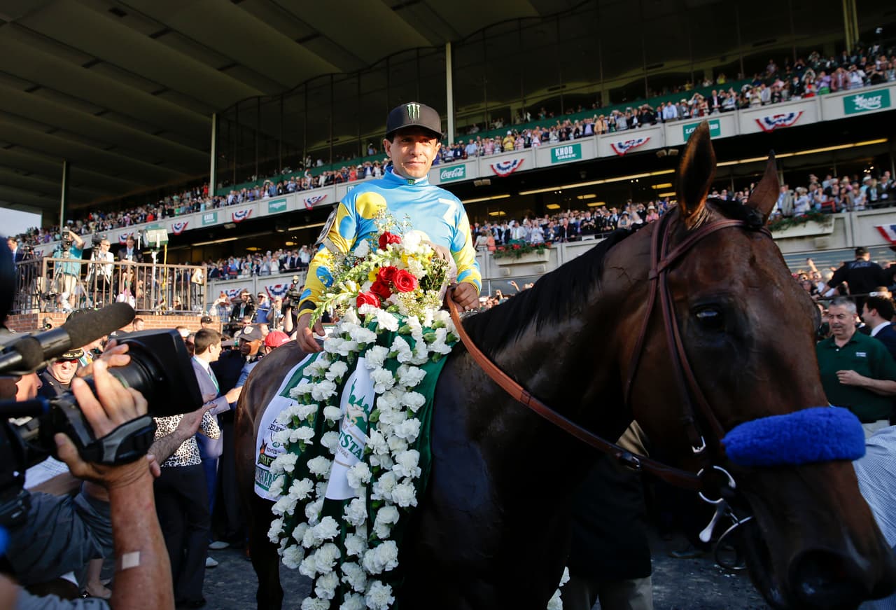 Entonces volteó la mirada a Estados Unidos y entonces se atrevió a saltar la frontera y como indocumentado llegó a San Francisco, California, donde de inmediato buscó trabajar con los caballos y así lo hizo cuando un entrenador que apenas hablaba español, se comunicó con un mexicano que no hablaba nada de inglés.